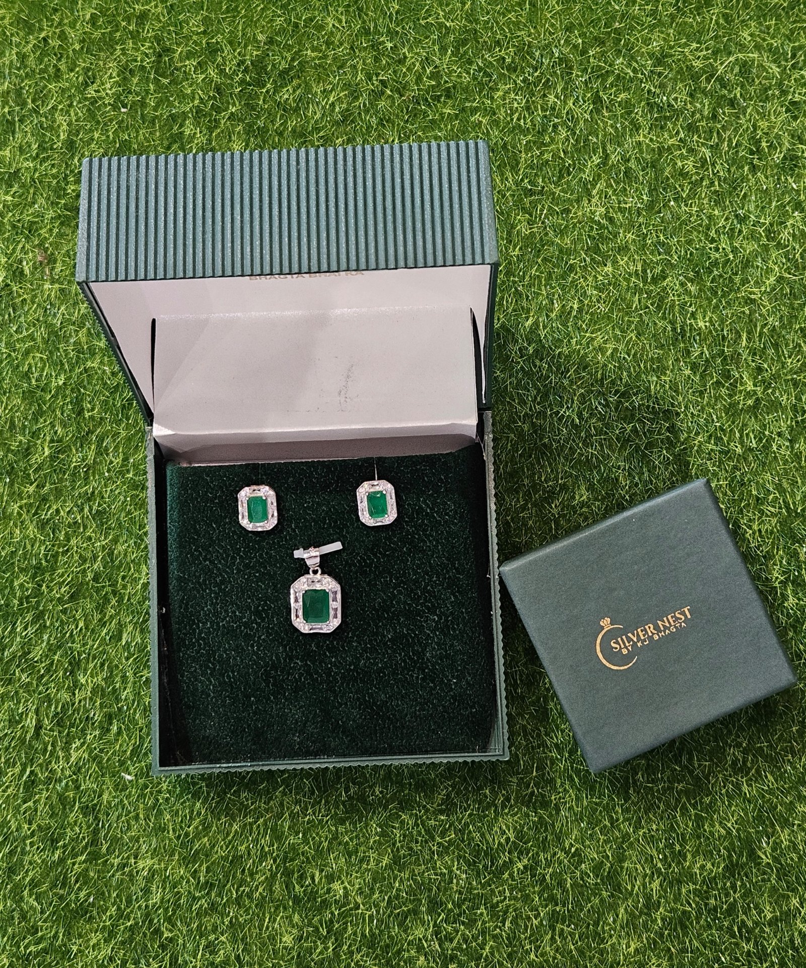 Silver pendant set